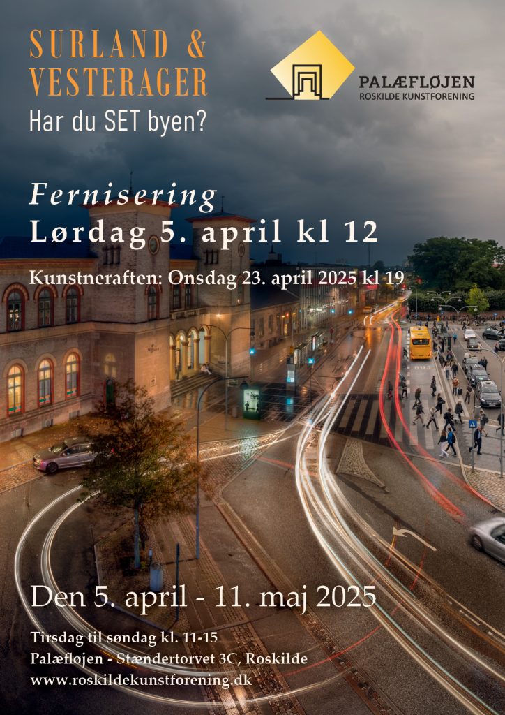Plakat til udstillingen "Har du SET byen?" i Roskilde Kunstforening med kunstnerparret "Surland & Vesterager", der laver Fine Art Photography. Udstillingen løber fra 5. april til 11. maj 2025 og der er kunstneraften den 23. april. Plakaten viser et udsnit af kunstværket "Et døgn på Hestetorvet", der kan ses på udstillingen.