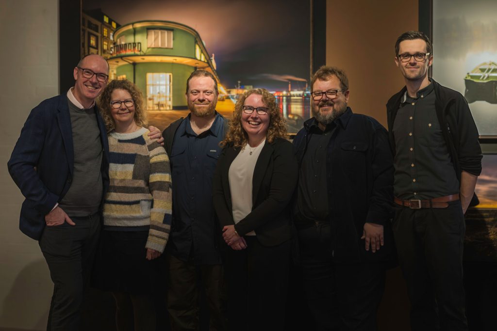 KVAS fotokunst og,kurator på RO museumsinspektør Marianne Gjørtz Hougaard.